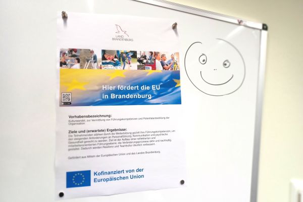 Auf dem Bild sieht man ein Plakat des Europäischen Sozialfonds.