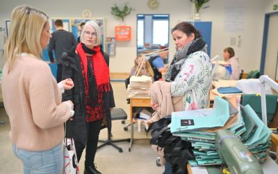 Auf dem Bild sieht man die Landtagsabgeordnete, den Vorstand der Samariteranstalten und eine Mitarbeiterin.