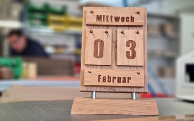 Neue Tischkalender aus Kirschholz