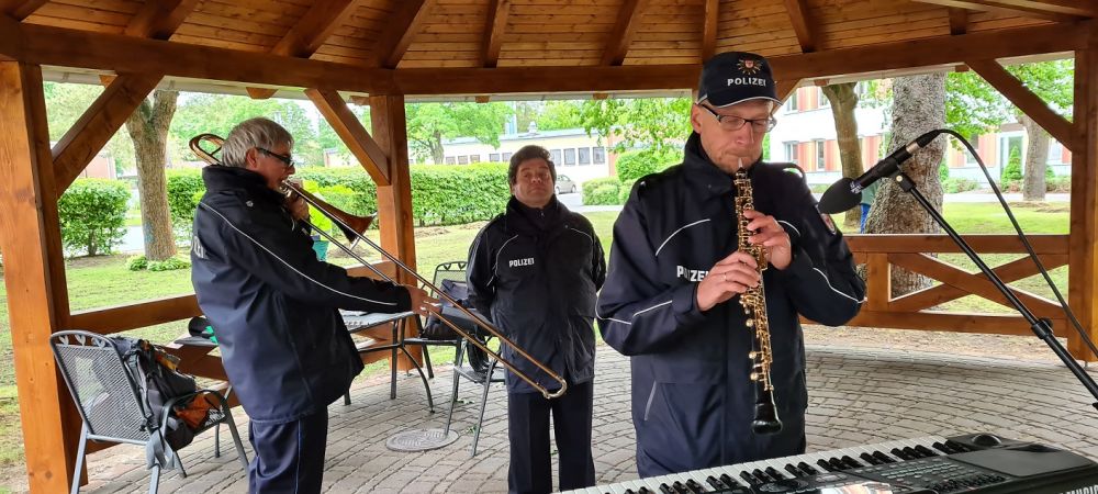 Musizierende Polizisten